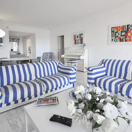 Stunning 3-br With Large Terrace And Pool