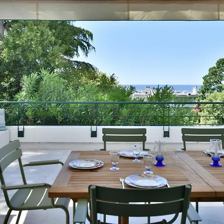 Stunning 3-br With Large Terrace And Pool