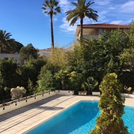 Stunning 3-br With Large Terrace And Pool