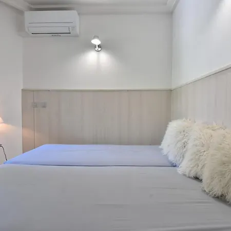 Stunning 3-br With Large Terrace And Pool Apartment