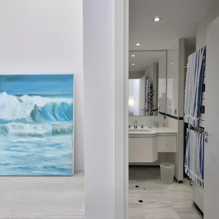 Stunning 3-br With Large Terrace And Pool *