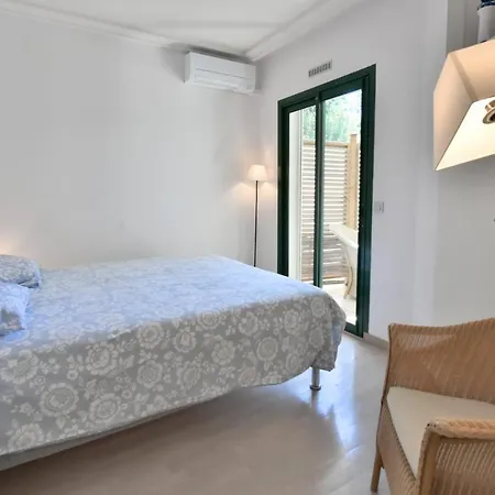 Stunning 3-br With Large Terrace And Pool Apartment *