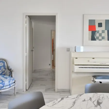 Stunning 3-br With Large Terrace And Pool Appartamento Cannes