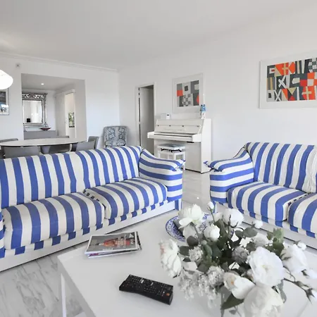 Stunning 3-br With Large Terrace And Pool 아파트 *
