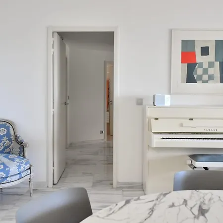 아파트 Stunning 3-br With Large Terrace And Pool