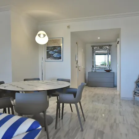 아파트 Stunning 3-br With Large Terrace And Pool